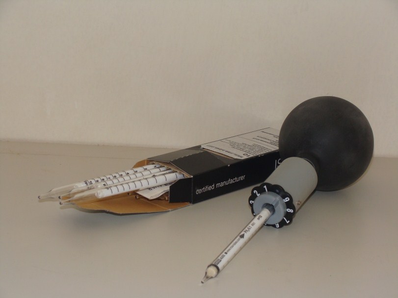 Pump tay và tuýp đo dư lượng