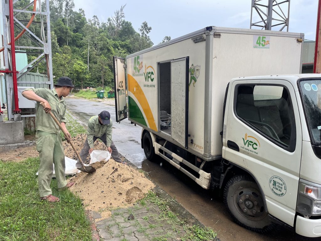 VFC – Chi nhánh Đà Nẵng ra quân hỗ trợ khách hàng chống bão Noru